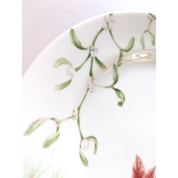 LENOX Winter Garden Poinsettia w/ Mistletoe Laurie Le Luyer 2 Dinner Plates $50 - Picture 7 of 8